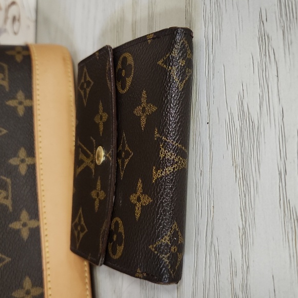 AUTHENTIC Louis Vuitton  Small Wallet - Picture 5 of 16